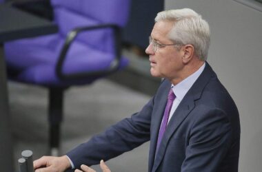 Röttgen fordert mehr Unterstützung für iranische Opposition