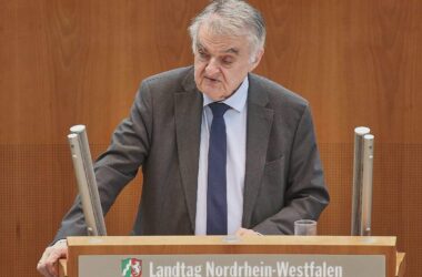 Reul hält Helfer bei Sparkassen-Coup für wahrscheinlich