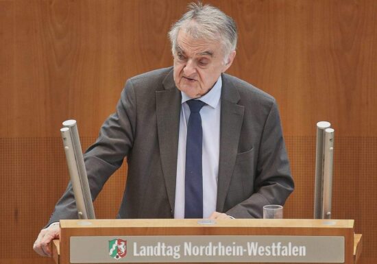 Reul hält Helfer bei Sparkassen-Coup für wahrscheinlich