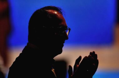 Nach Stromausfall in Berlin: Grünen-Chef greift Dobrindt an