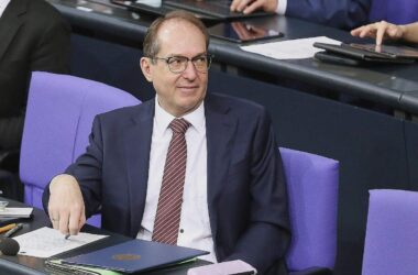 Dobrindt will nach Berliner Anschlag mehr Überwachungsbefugnisse