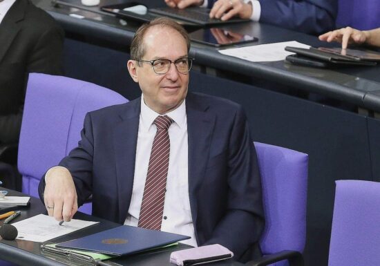 Dobrindt will nach Berliner Anschlag mehr Überwachungsbefugnisse