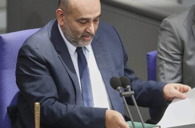 Nouripour zeigt sich besorgt über Lage in Iran