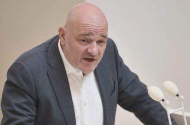 Crumbach rechnet mit BSW ab