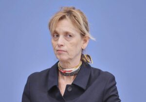 Prien will Überprüfung von Demokratieförderprojekten ausweiten