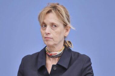 Prien will Überprüfung von Demokratieförderprojekten ausweiten