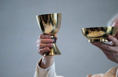 Bätzing gibt Vorsitz der Bischofskonferenz ab