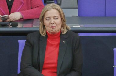 Politbarometer: SPD legt leicht zu - Kritik an US-Außenpolitik