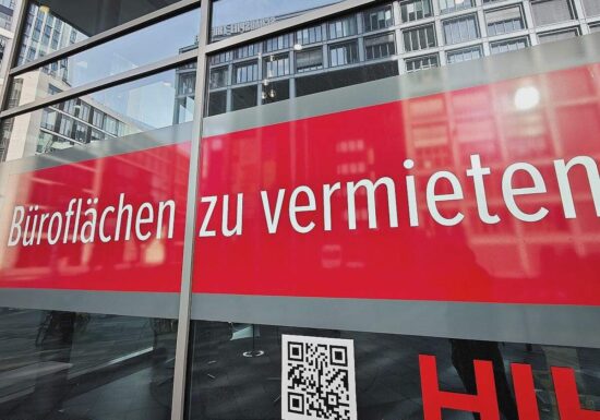 Umfrage: Unternehmen rechnen mit Rückgang von Bürofläche durch KI