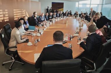 Laschet wirft Merz-Ministern Unselbstständigkeit vor