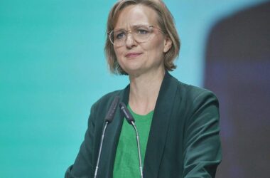 Brantner will härteres Vorgehen gegen Online-Plattformen