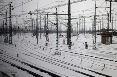 Bahn entschuldigt sich bei Reisenden für Winter-Chaos