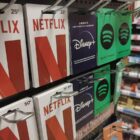 Taylor Swift behält Chart-Doppelspitze - Netflix-Serie prägt Charts