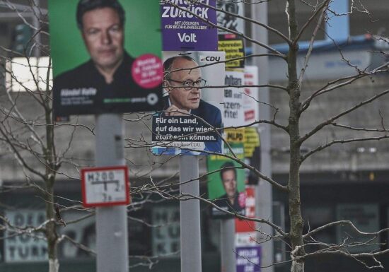 Wahlplakate trotzen laut Umfrage Sozialen Medien
