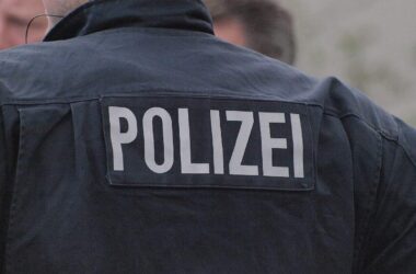 Polizei schießt auf Mann mit Armbrust in Oberbayern