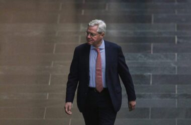 Röttgen begrüßt Trumps Strafzölle gegen Handelspartner des Iran