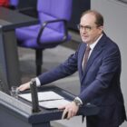 Dobrindt will Kurs gegen Linksextremisten verschärfen