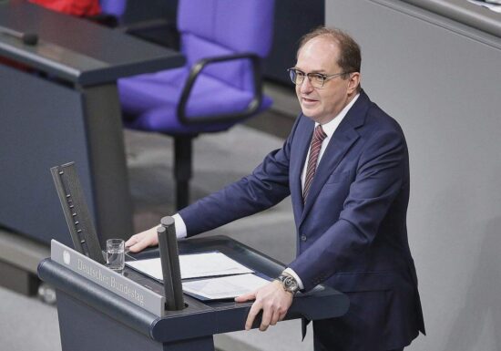 Dobrindt will Kurs gegen Linksextremisten verschärfen