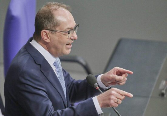 Dobrindt will nach Cyberangriffen künftig "zurückschlagen"