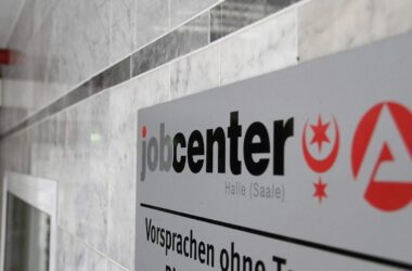 Zahl arbeitsloser Manager erreicht höchsten Stand seit zehn Jahren