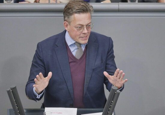 Grüne drängen nach Brandanschlag auf umfangreiche Ermittlungen