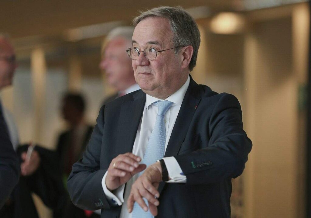 Laschet über europäischen Atomschirm: "Aktuell ist es kein Thema"