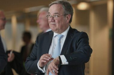 Laschet über europäischen Atomschirm: "Aktuell ist es kein Thema"