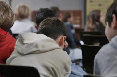 CDU will an allen Schulen "Handyschutzzonen" bis zur 10. Klasse