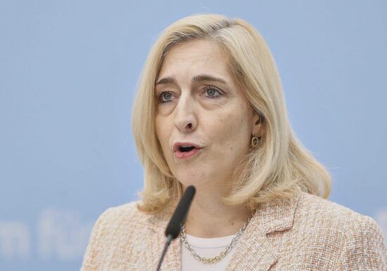 Extremwetter: Warken warnt vor "ungewöhnlichem Gesundheitsrisiko"