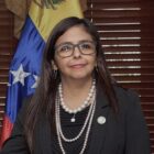 Venezuelas Vizepräsidentin zur Interims-Staatschefin ernannt