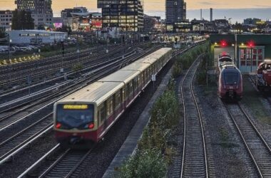 Berlins SPD-Spitzenkandidat will Rückkehr zu 49-Euro-Ticket