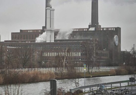 Autokonzerne sparten Milliarden durch laxere CO2-Regeln der EU