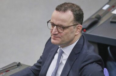 Spahn will Beleidigungsparagrafen zum Schutz von Politikern streichen