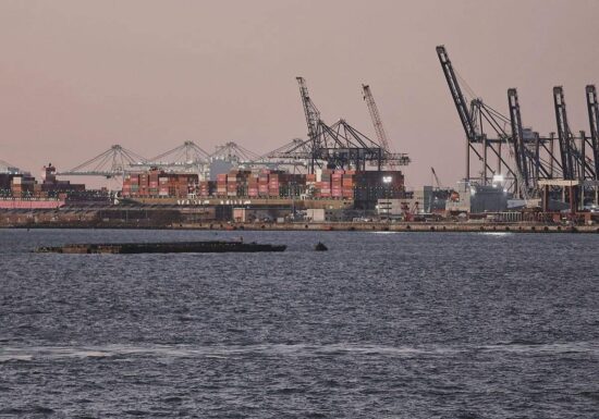 Bundesregierung senkt Wachstumsprognose wegen Exportschwäche