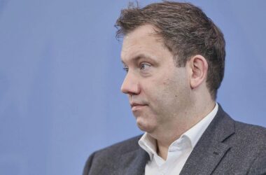 Klingbeil will mit Frankreich über Nuklearwaffen sprechen