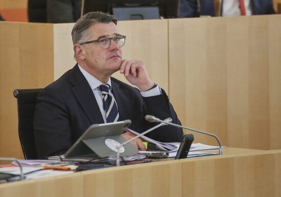 Rhein fordert nationalen Kraftakt für Erhalt des Sozialstaats