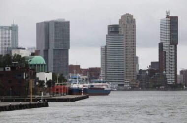 Hafen Rotterdam stellt sich auf gesunkene Umschlagmenge 2025 ein