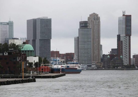 Hafen Rotterdam stellt sich auf gesunkene Umschlagmenge 2025 ein
