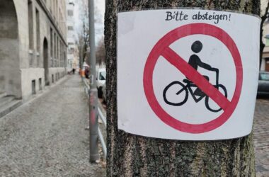 Fußgängerverband will härtere Strafen für Radfahren auf Gehwegen