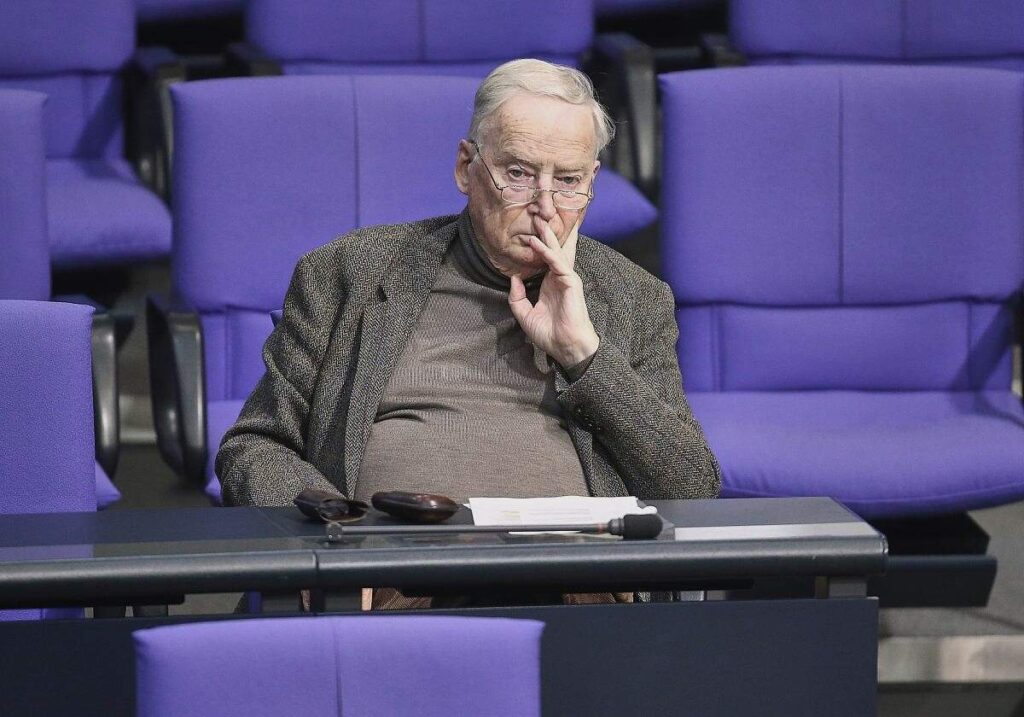 Gauland verteidigt AfD gegen Filz-Vorwürfe