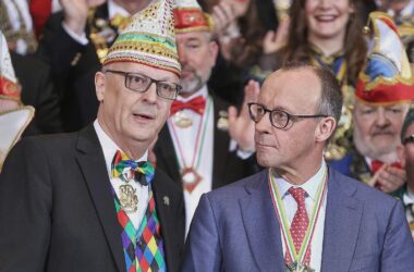 Merz zu Karnevalisten: "Ginge es doch immer so fröhlich zu"