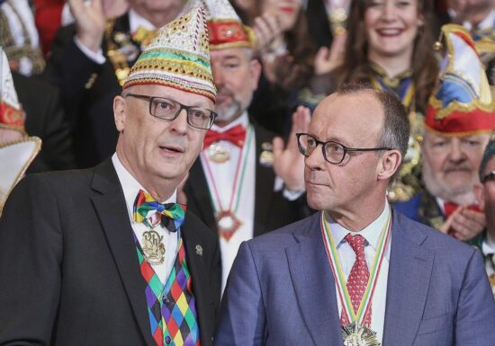 Merz zu Karnevalisten: "Ginge es doch immer so fröhlich zu"