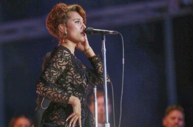 Fünf Frauen besetzen Top-5 der Single-Charts