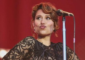 Taylor Swift an Spitze der Single-Charts - Raye auf Platz vier