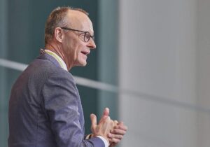 Amnesty formuliert Erwartungen an Golfreise von Merz