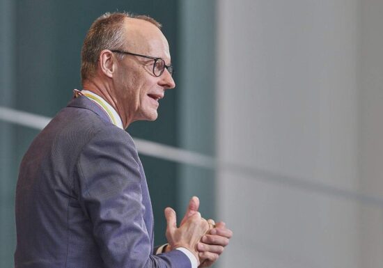 Amnesty formuliert Erwartungen an Golfreise von Merz