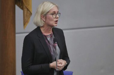 Sportstaatsministerin spricht sich gegen Boykott der Fußball-WM aus