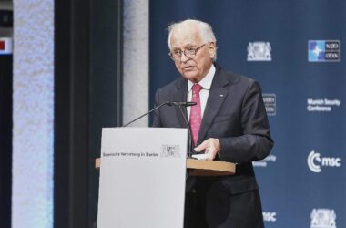 Ischinger plädiert für deutsche Waffengeschenke an Polen