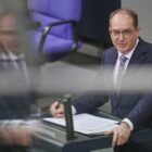 Dobrindt will neue Befugnisse für Verfassungsschutz
