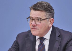 Rhein mahnt CDU bei Reformdebatten zur Rücksicht auf Wahlkämpfer